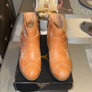 Jessica Simpson Brown Kids Boots with White Embroidery